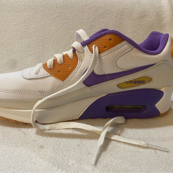 Air max 90- grape color way- size 6.5 men’s, 8 women’s. - Picture 9 of 9